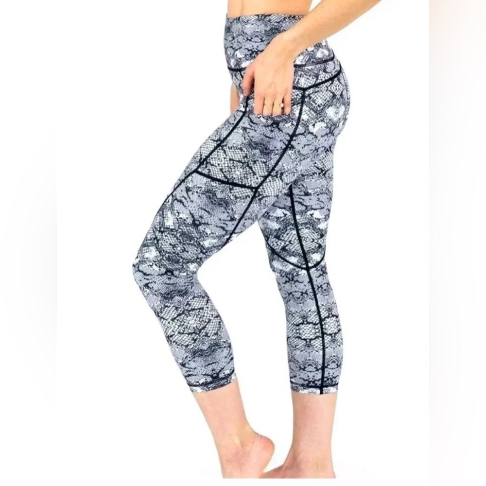 ZYIA NEW Black and White Snakeskin Print